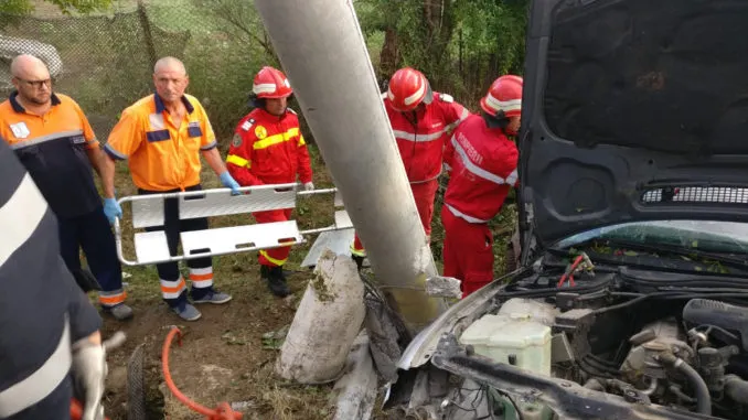 Accident grav, la Focșănei. Două victime încarcerate