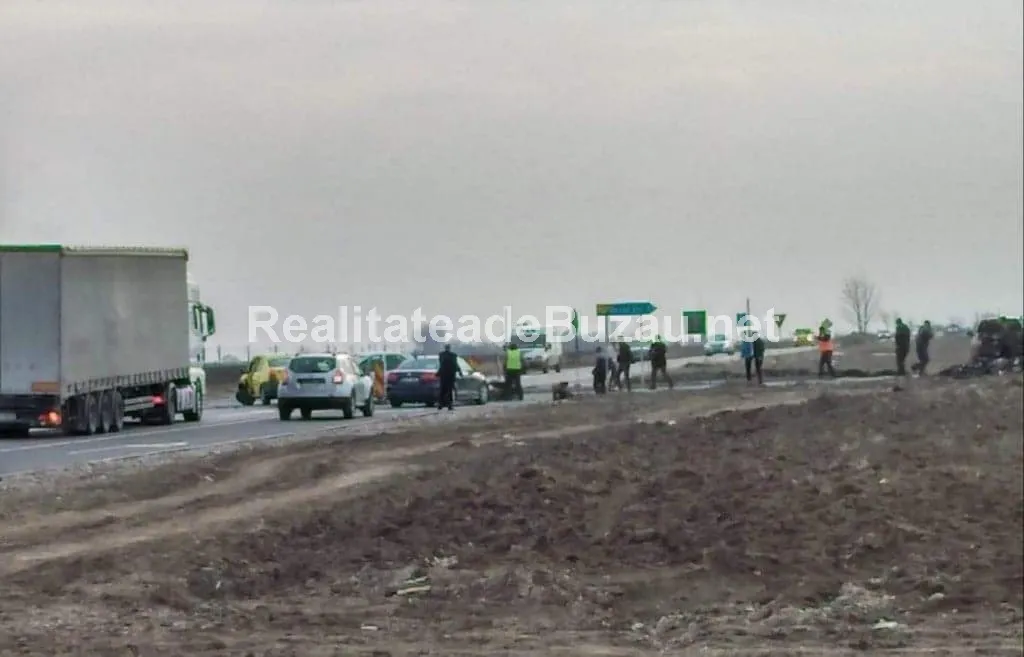 Muncitori de la Drumuri Naționale loviți de o  mașină, pe DN1B