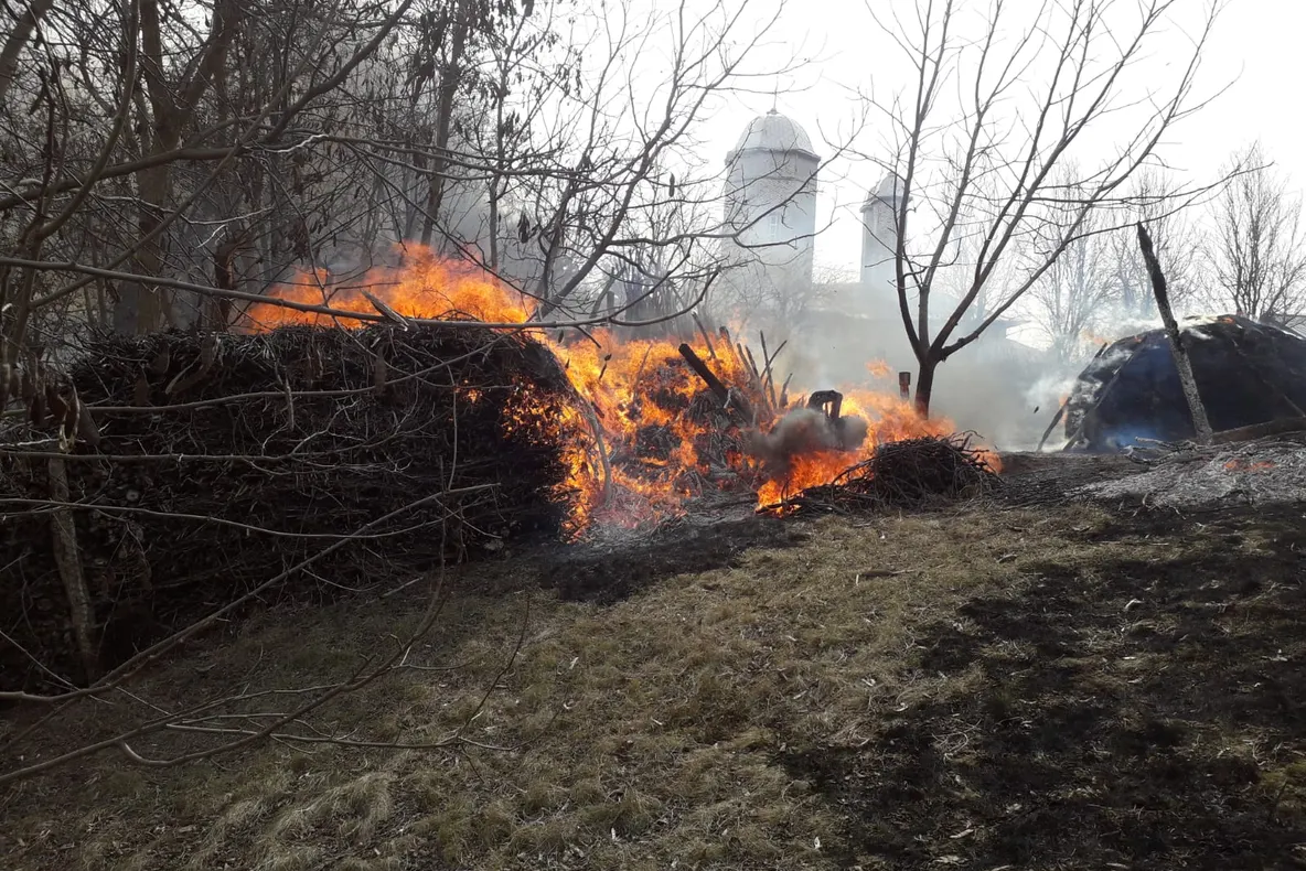 Alarmant! În primele luni ale anului, în județul Buzău au ars 1650 ha de vegetație uscată