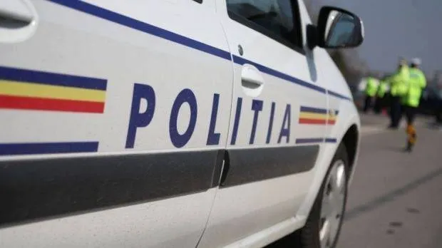 Accident, la mall. Impact între un taxi și un autoturism