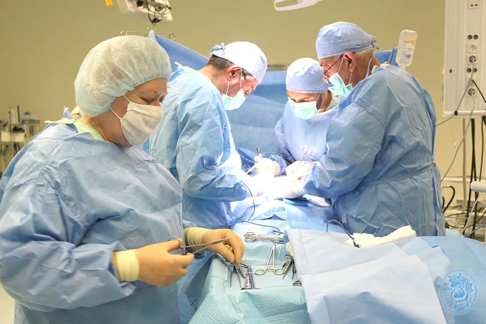 În pragul disperării. Tânăr din Buzău vinde mașina pentru a face rost de bani pentru un transplant de rinichi