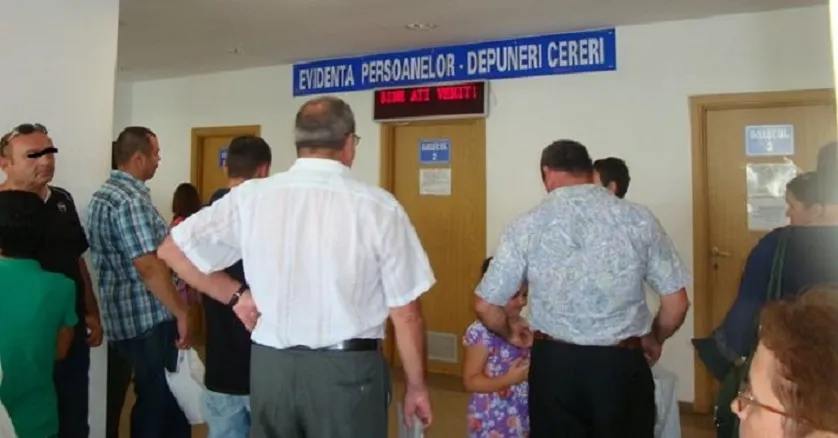 La Biroul de Evidență a Persoanelor se lucrează și astăzi