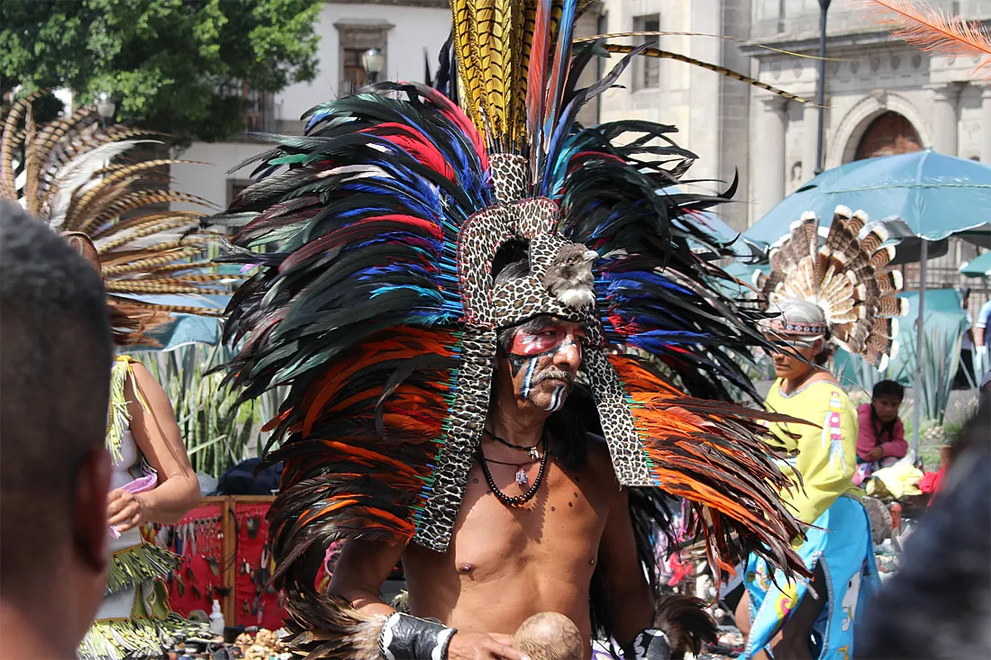 Ambasadorul Mexicului, prezent la Buzău de Noaptea Muzeelor. Va prezenta un penacho prehispanic