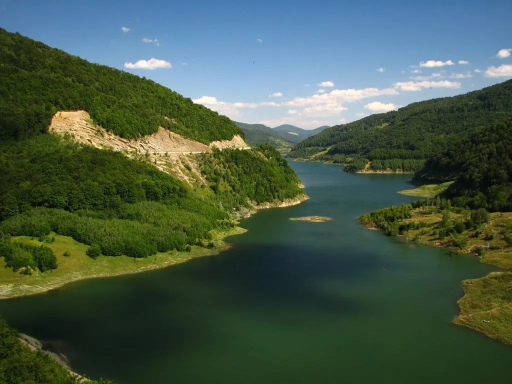 De ziua lor, pompierii în alertă. Posibil înec în lacul de acumulare Siriu