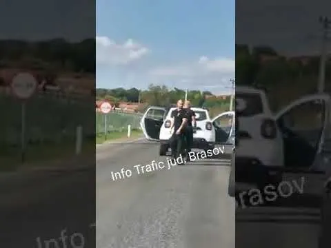 Avarie puternică la conductele de apă. O țeavă veche și corodată, din oțel, a cedat