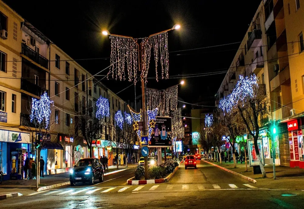 Lucrări întârziate la iluminatul de sărbători în orașul Buzău