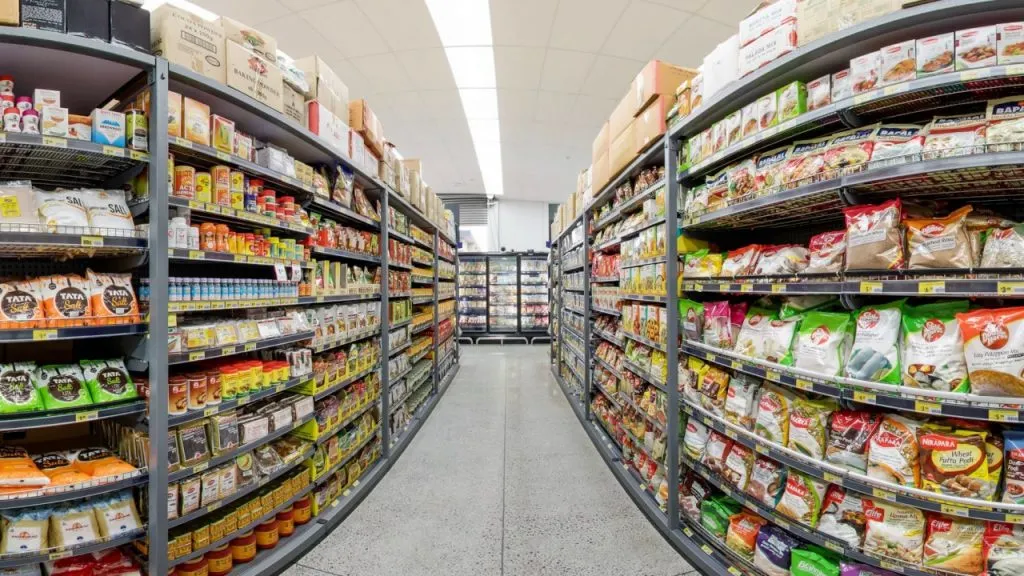 Alertă în supermarket-uri! Ministrul Sănătății, ședință de urgență cu șefii marilor magazine