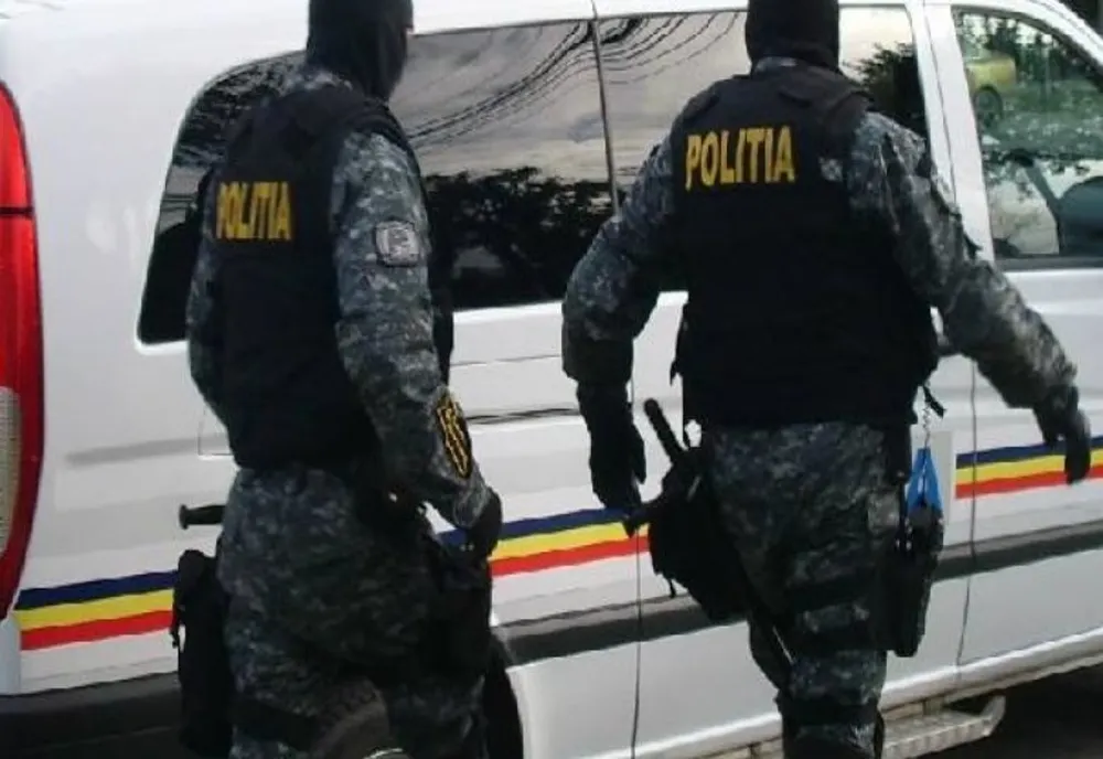 Percheziții la Buzău într-un dosar în care sunt verificate sute de apeluri false de alarmare