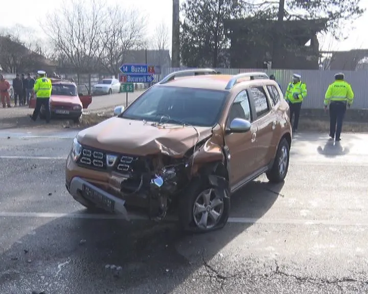 Accident grav pe E85. Trei mașini sunt implicate în coliziune