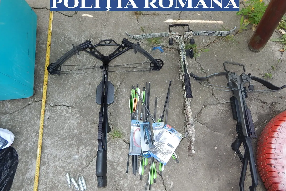 Percheziții la un buzoian bănuit  de braconaj cinegetic. Ce au confiscat polițiștii
