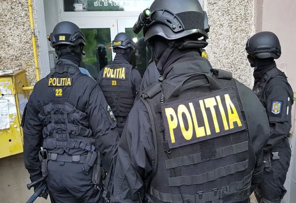 Buzoieni prinși și extrădați în urma perchezițiilor