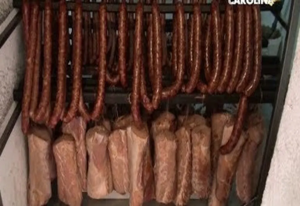 Bărbat de 41 de ani bănuit de furtul unor produse alimentare dintr-o anexă a unei locuințe