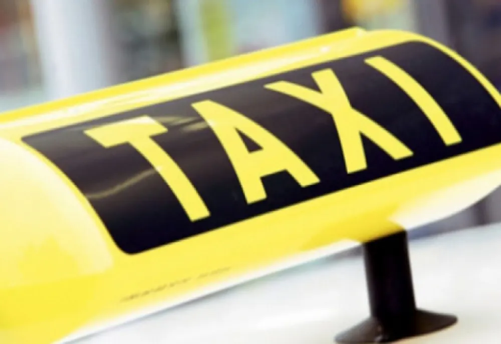 Taximetrist băut la volan scos din trafic de poliţişţi