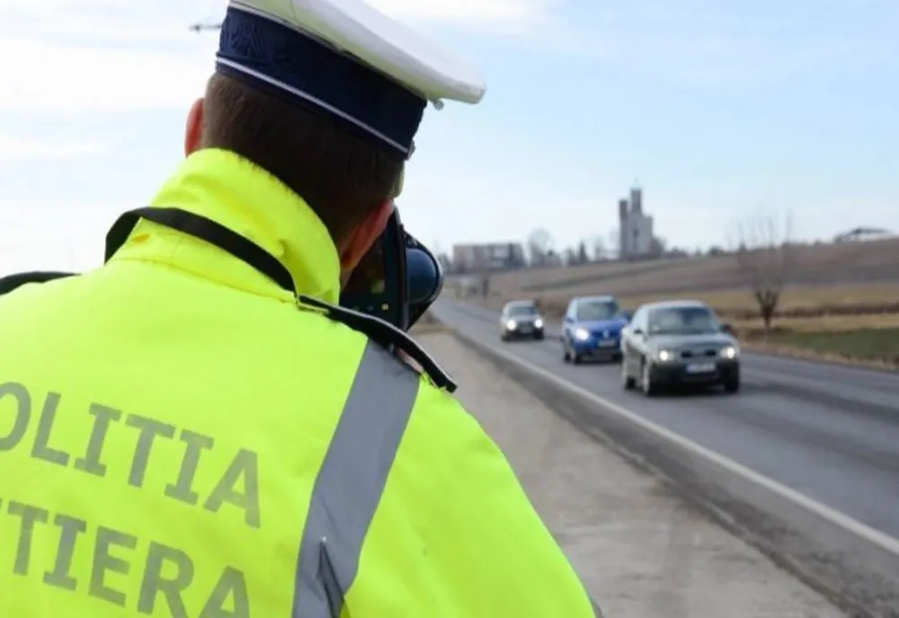 77 de conducători auto au fost sancţionaţi de poliţişti pentru depășire vitezei regulamentare