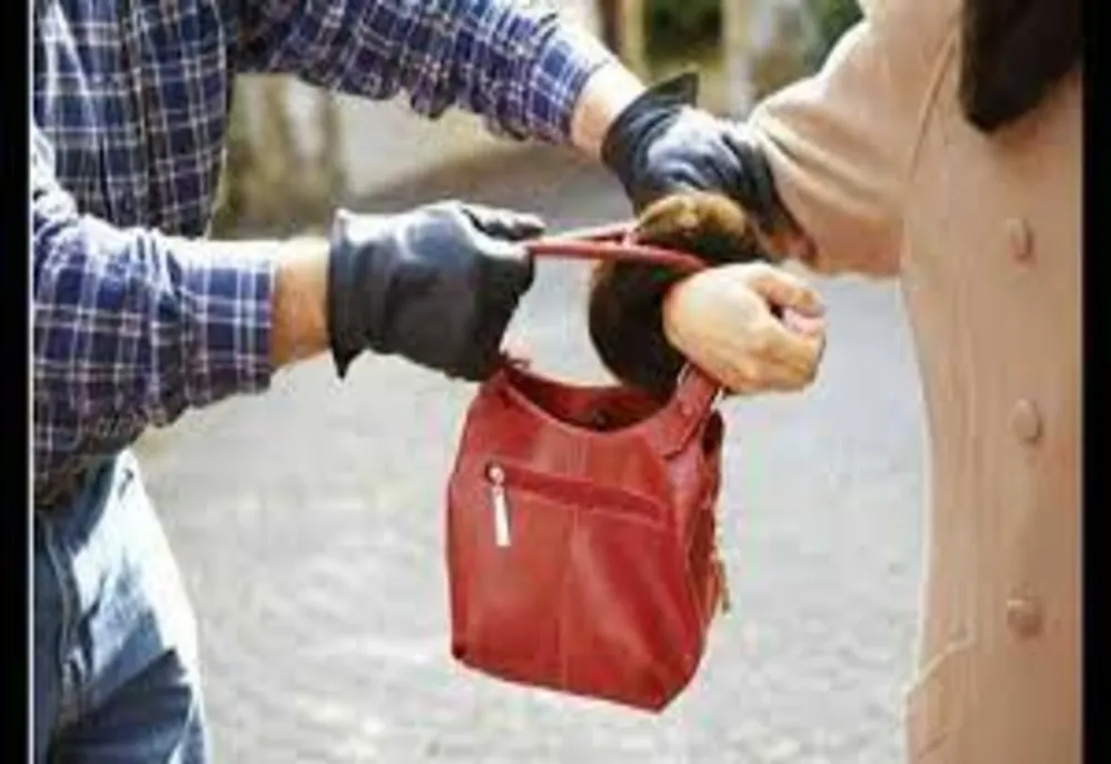 Tânăr de 18 ani arestat preventiv pentru tâlhărie