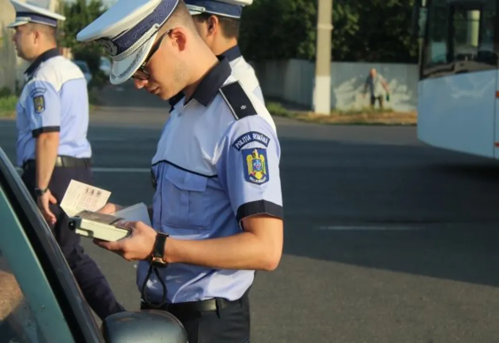 Polițiștii buzoieni au reţinut 17 permise de conducere ca urmare a abaterilor rutiere constatate