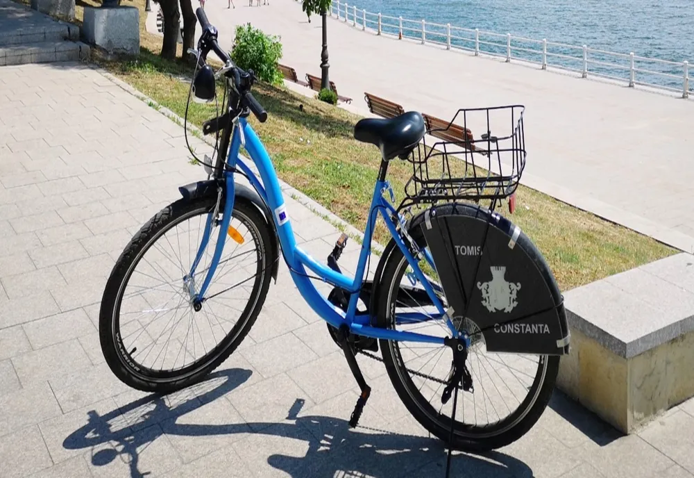 Un bărbat de 69 de ani din comuna Berca a furat o bicicletă lăsată neasupravegheată şi neasigurată 