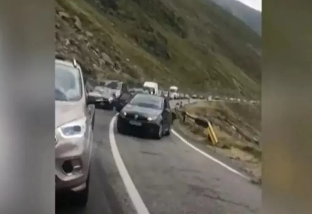 Bătaie între doi șoferi pe Transfăgărășan. Un tânăr din Buzău și un bărbat din Bihor protagoniștii incidentului