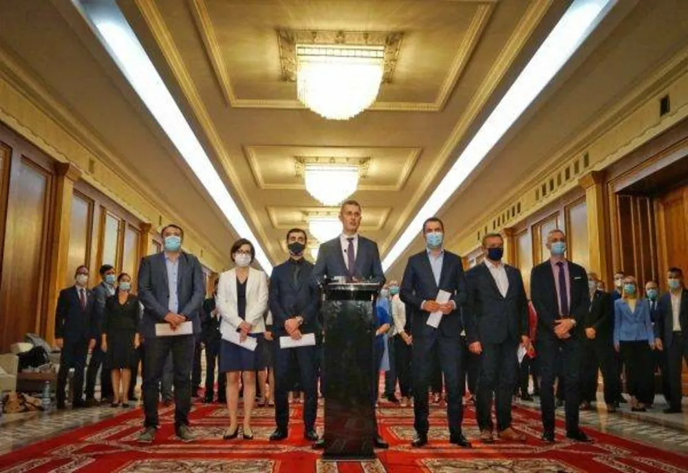 Miniștrii USR-PLUS și-au depus demisiile din Guvernul Cîțu. Cine preia interimatele