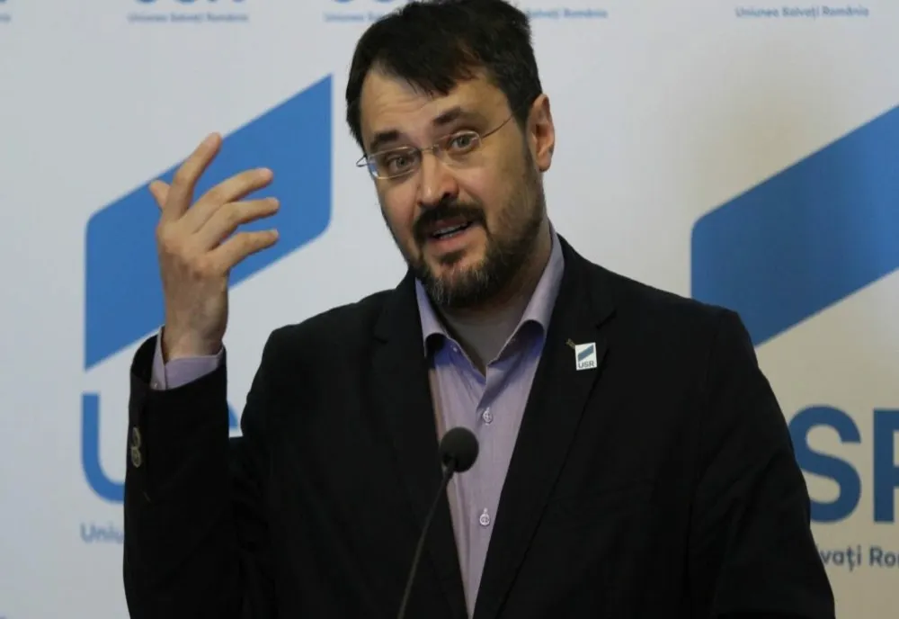Ghinea către Rafila: ”Aveți șefii la Cotroceni, la Guvern, la Camere și largi majorități. Și v-ați speriat de un băiat de galerie. Jalnic!”