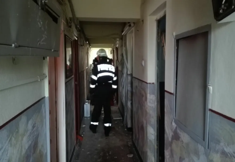 Explozie într-o garsonieră de pe strada Transilvaniei