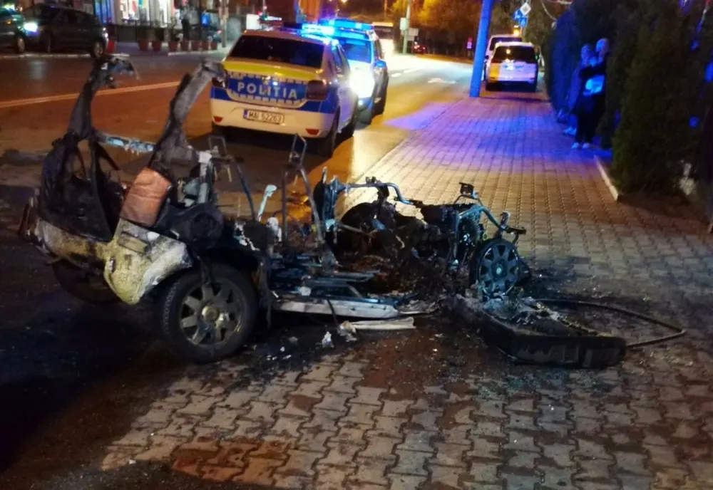Autoturism Microcar Mc2 a ars în totalitate