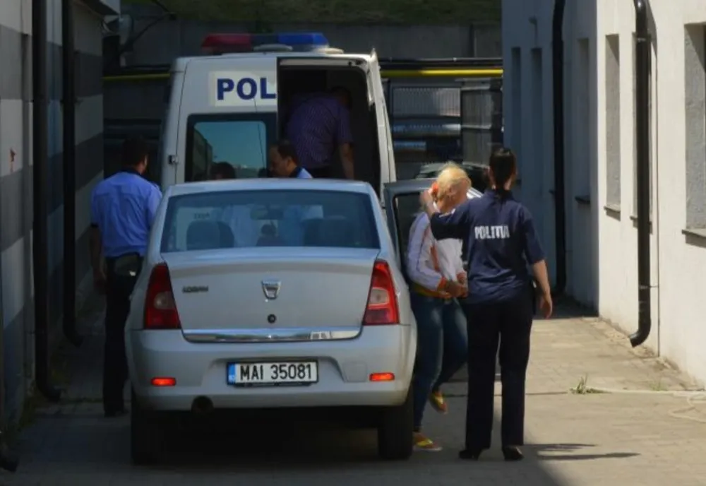 A sustras mai multe bunuri şi componente electrice dintr-o balastieră