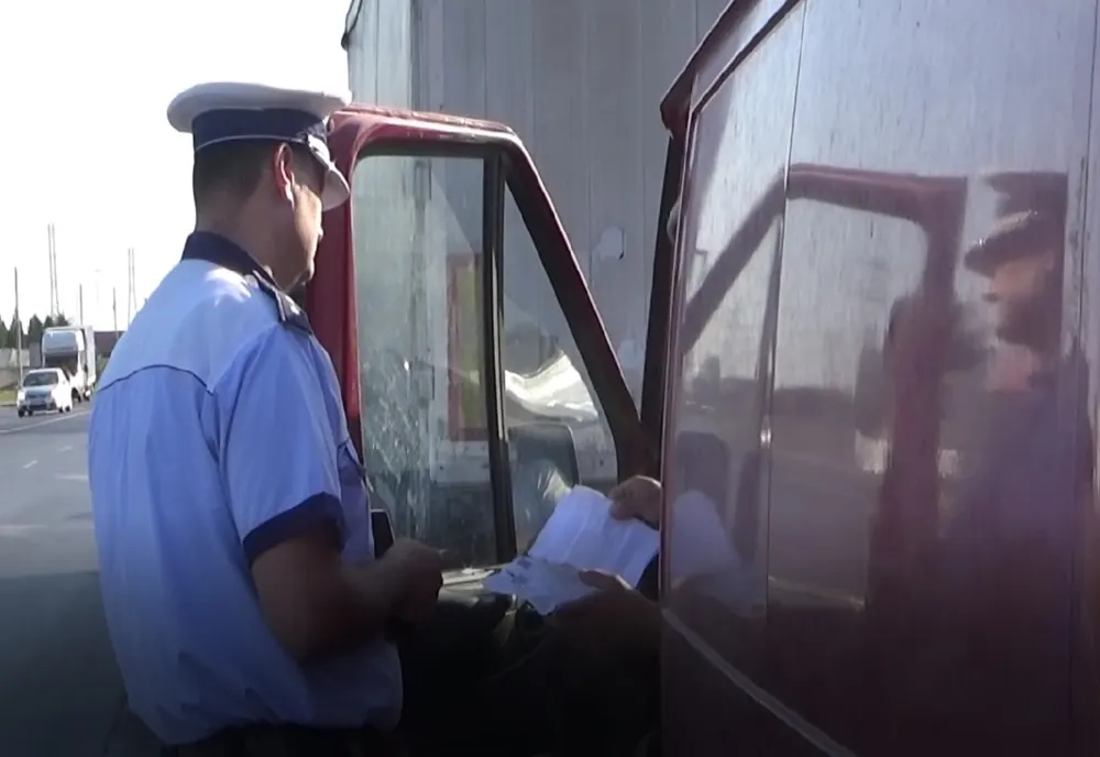 Polițiștii buzoieni au reţinut 16 permise de conducere ca urmare a neregulilor constatate în trafic