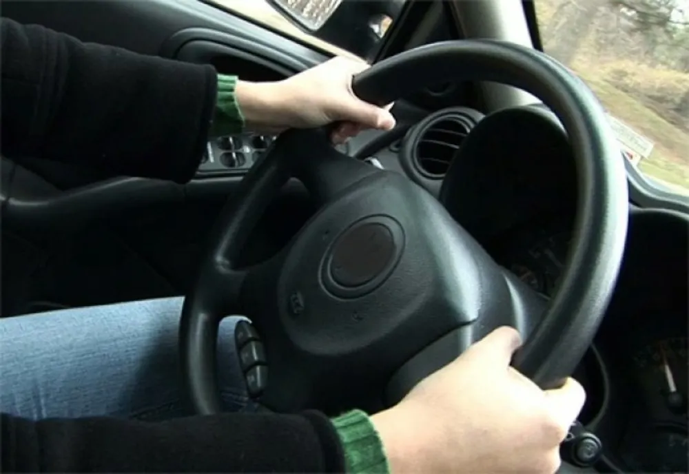Minor de 14 ani depistat la volan pe un drum comunal din județul Buzău