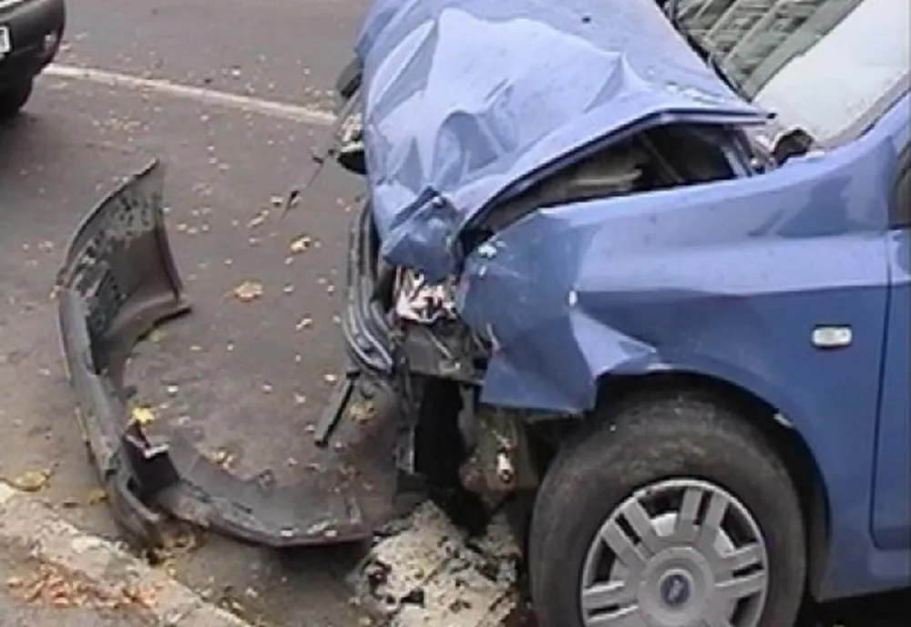 Poliţiştii au identificat un bărbat care a profitat de neglijenţa unui cetățean ce şi-ar fi lăsat cheile autoturismului nesupravegheate