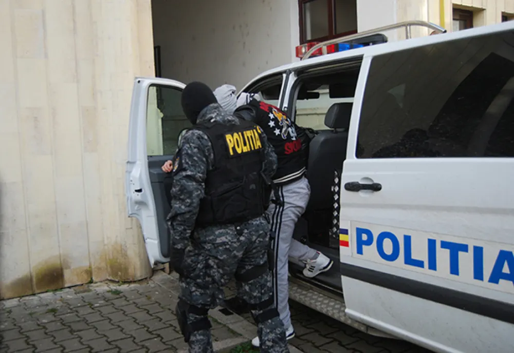 Turbulenţi reținuți de polițiștii Secţiei de poliţie rurală Cislău după o bătaie în incinta unei societăți comerciale din Viperești