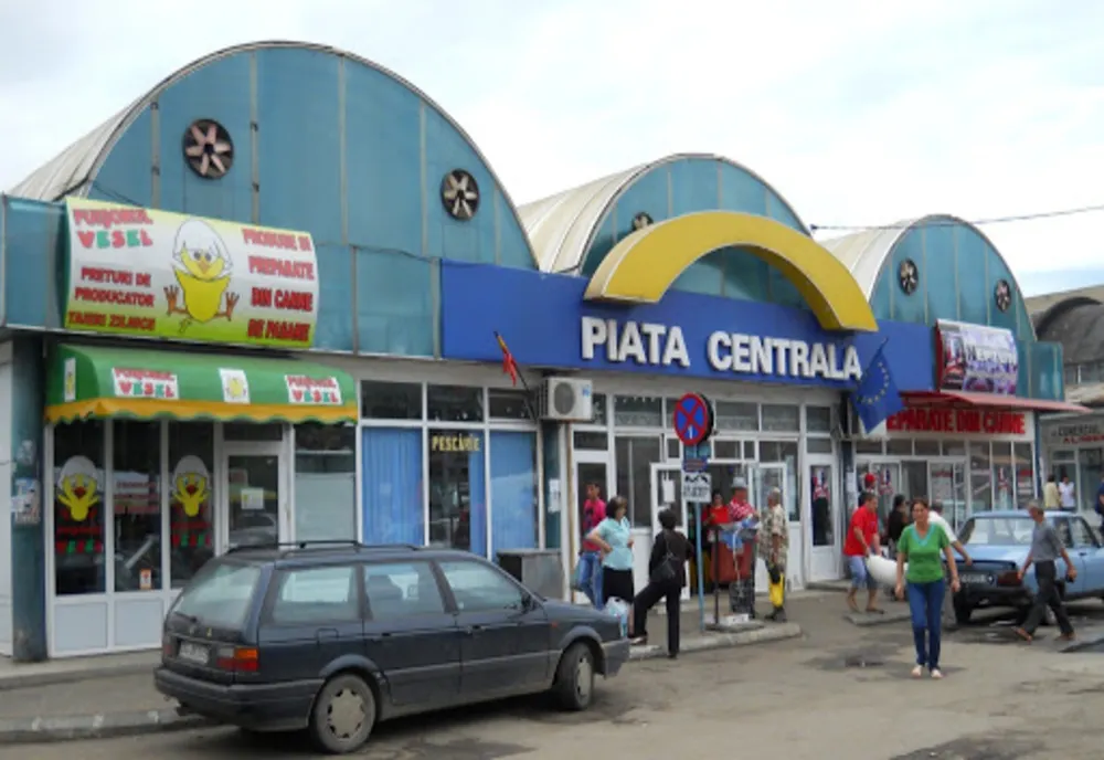 A furat bunuri aflate într-o tarabă dintr-o piață a municipiului Râmnicu Sărat