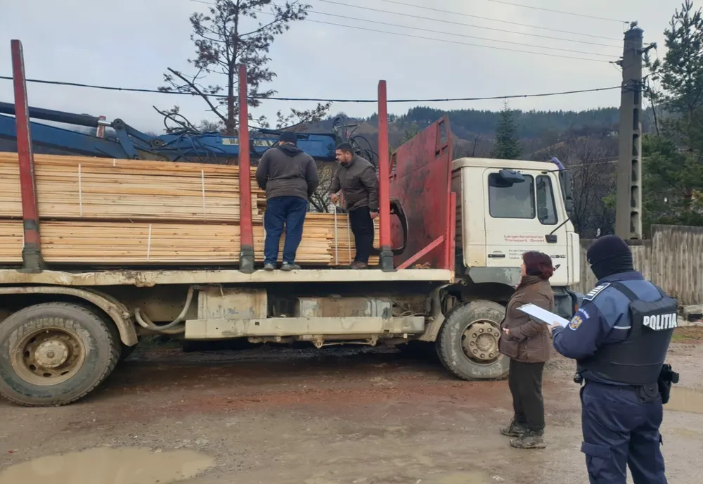 Foto: Acțiuni ale polițiștilor buzoieni pentru prevenirea și sancționarea neregulilor silvice