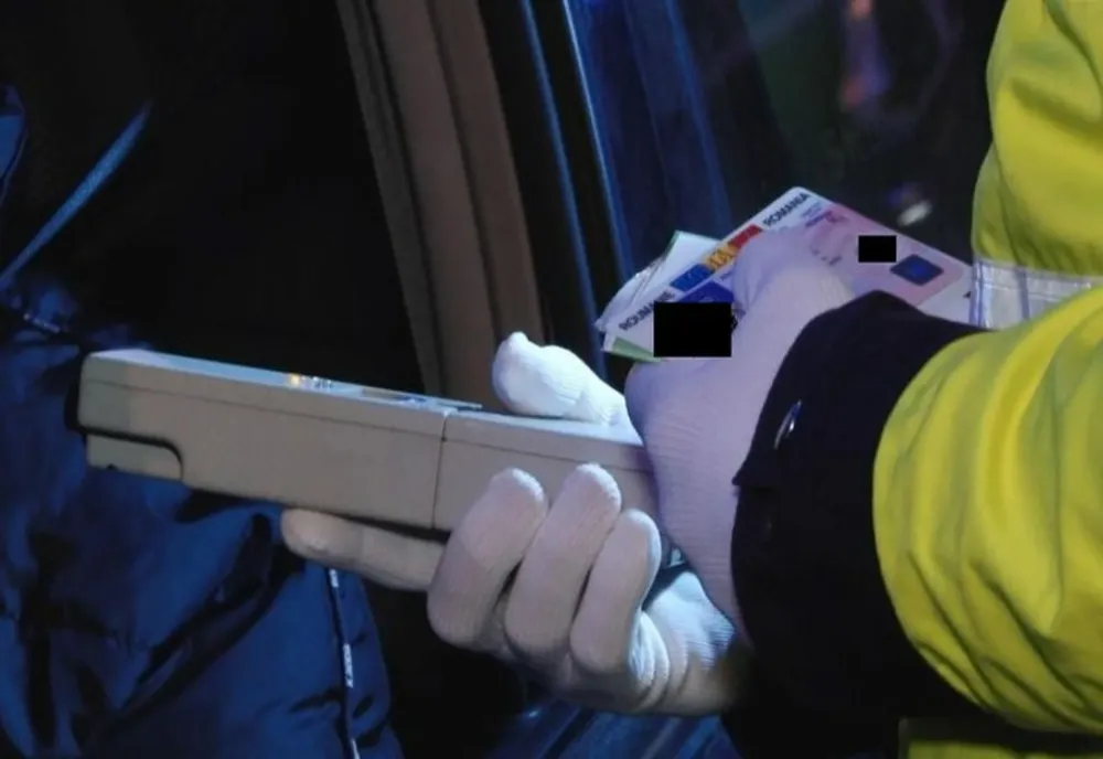 Buzoian reţinut pentru tulburarea ordinii și liniștii publice, conducerea unui autoturism fără permis de conducere și sub influența alcoolului