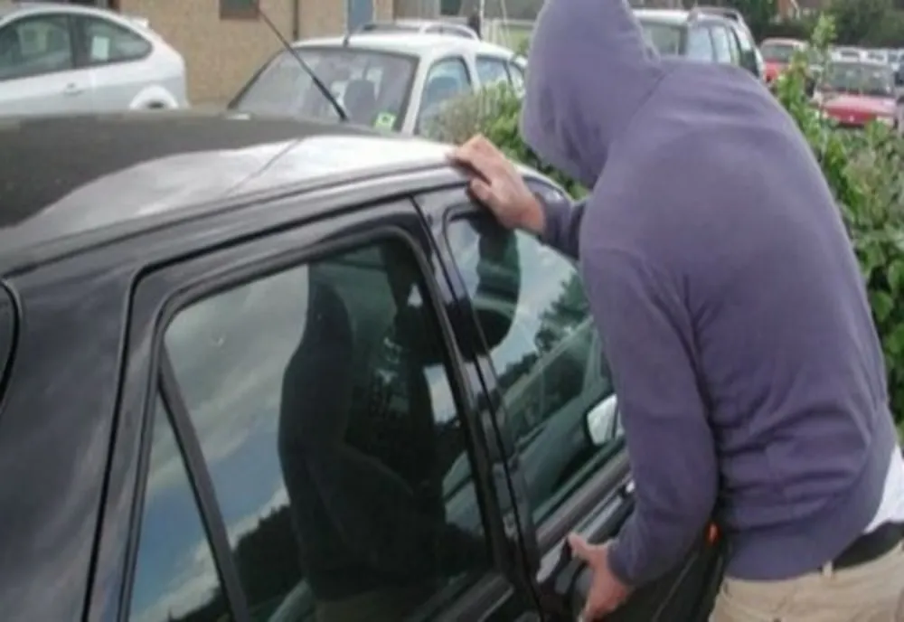 Bănuit de furturi din auto reținut de polițiști, iar judecătorii au decis să fie cercetat sub control judiciar