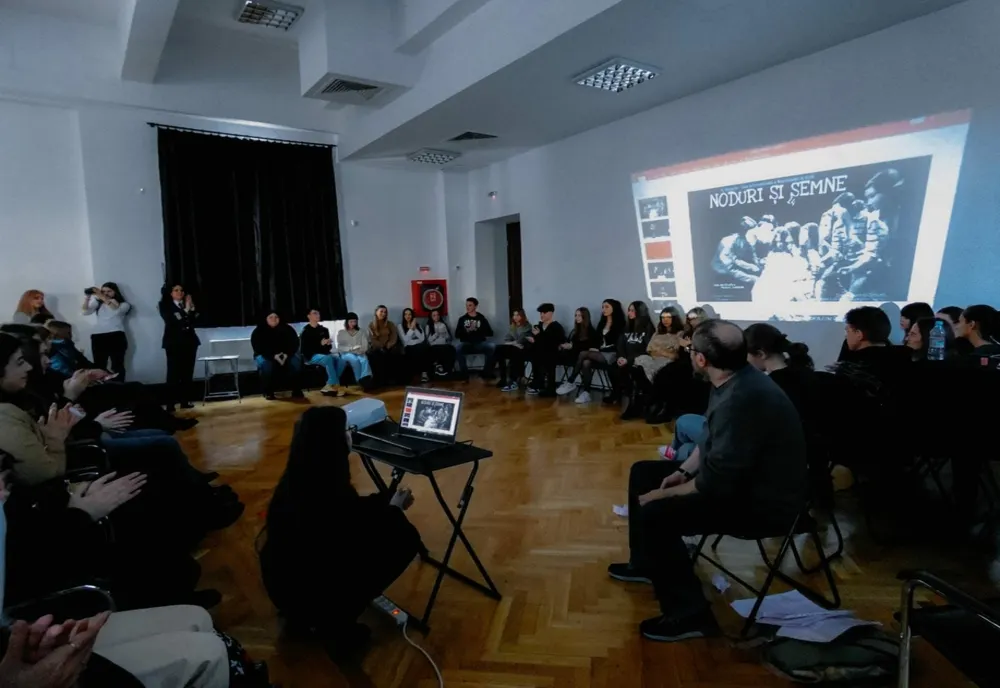 Adoptarea unui comportament preventiv și cunoașterea legii, temele abordate de polițiștii Biroului Siguranță Școlară