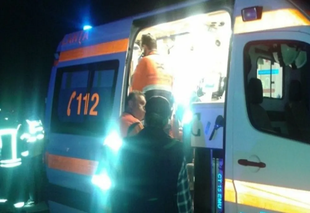 Microbuz de capacitate 8+1, condus de un buzoian, implicat într-un accident pe A1, în zona tunelului Cristian. În microbuz erau 11 persoane