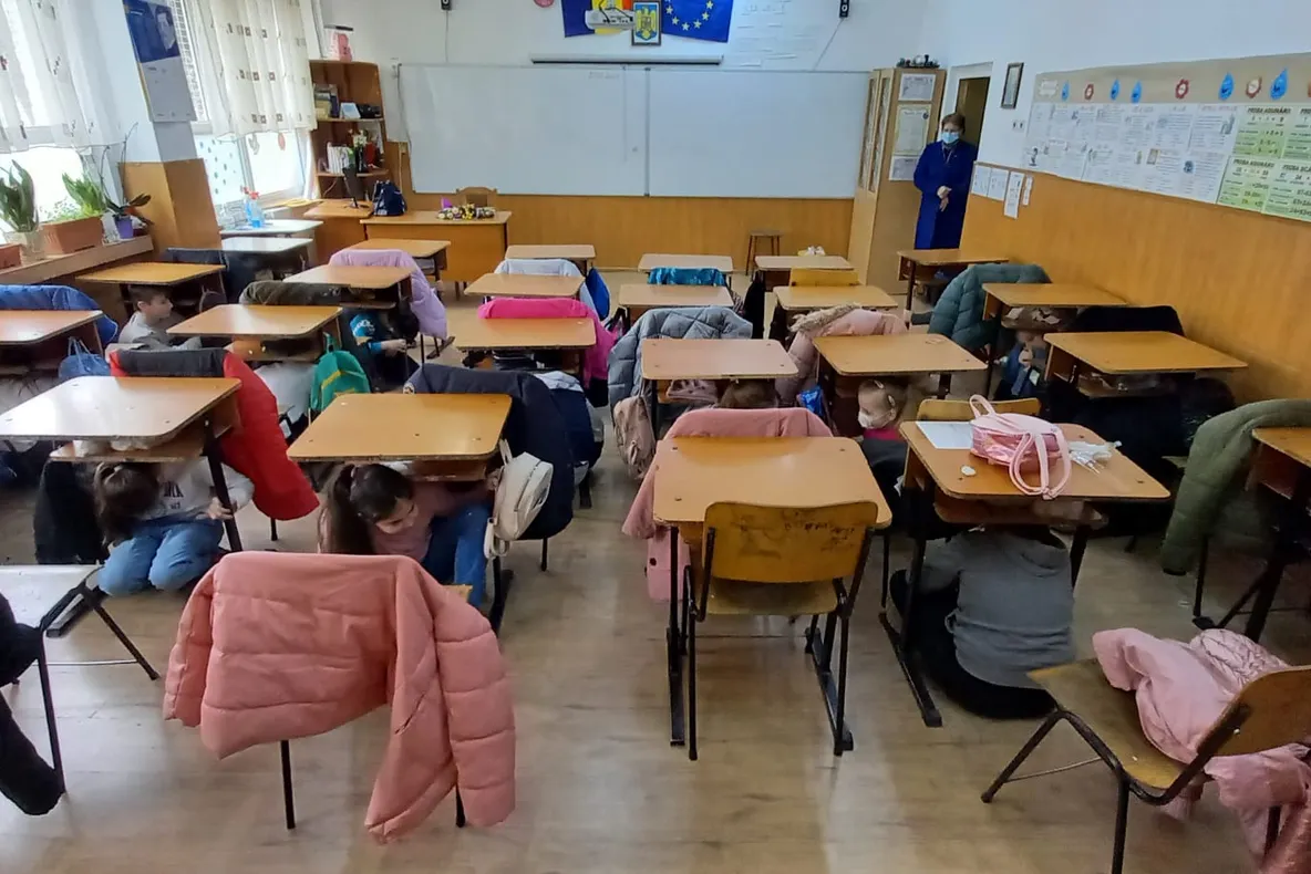 Foto+video: Simulări de cutremur la două școli din municipiul Buzău