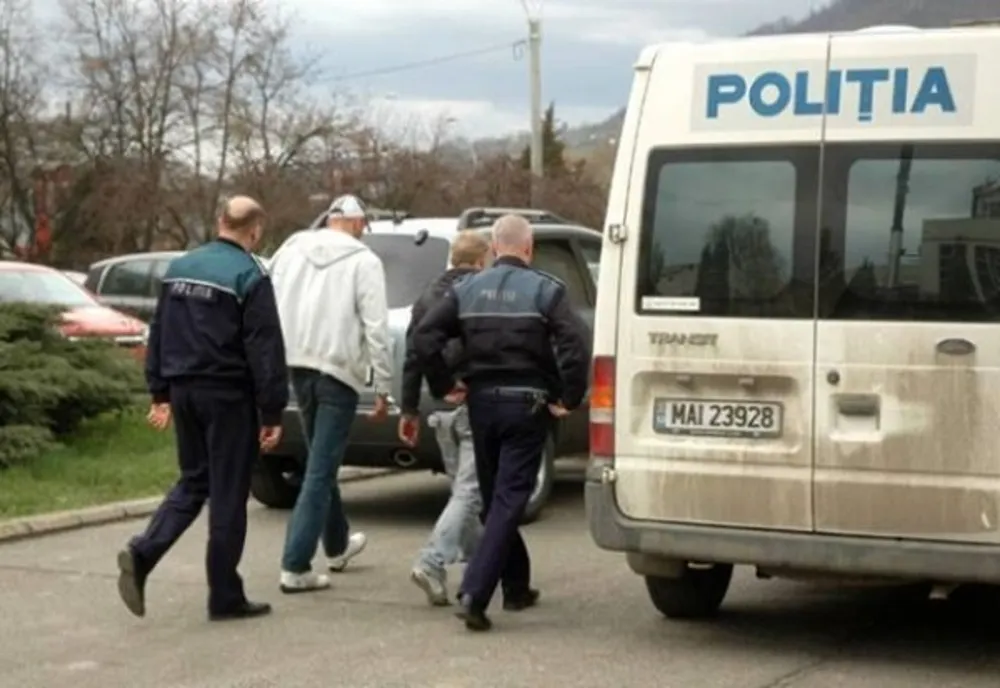 Reţinut pentru că deși avea permisul suspendat s-a urcat la volan și a produs un accident, apoi a refuzat prelevarea de probe biologice