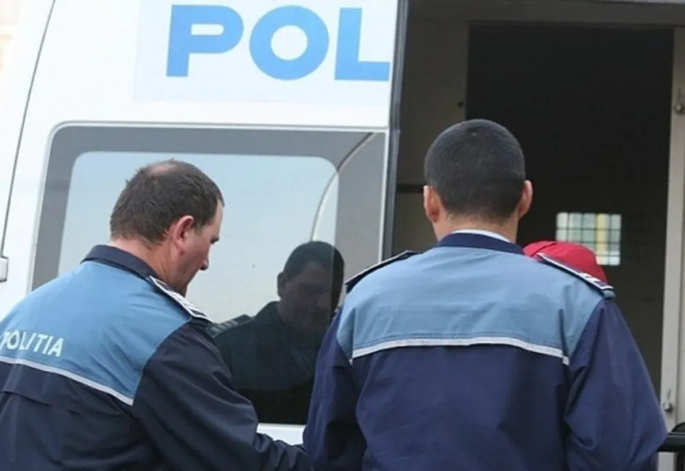 Râmnicean reținut după ce a amenințat un tânăr că ar avea o relație cu soția sa