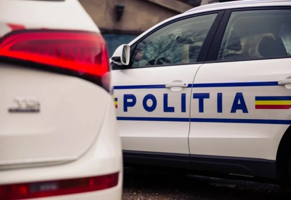Un minor din localitatea Stâlpu suspectat că a furat mai multe articole de îmbrăcăminte și electronice din locuința unui consătean