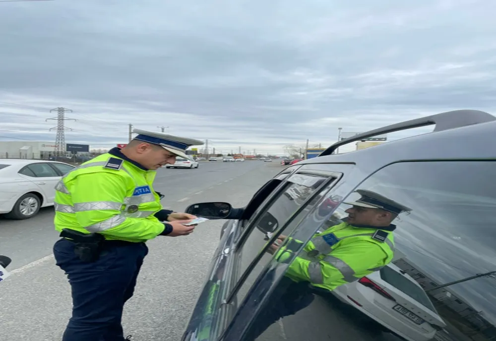 Peste 450 de sancţiuni contravenţionale constatate de poliţişti şi 100 de permise de conducere reţinute la finalul săptămânii