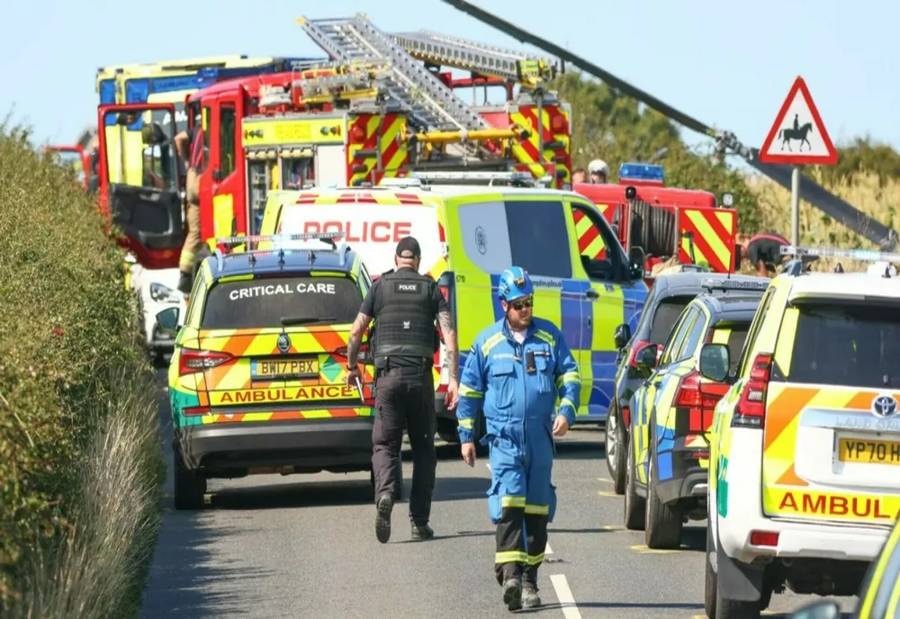 TRAGEDIE ÎN MAREA BRITANIE: TREI MORȚI DUPĂ PRĂBUȘIREA UNUI ELICOPTER