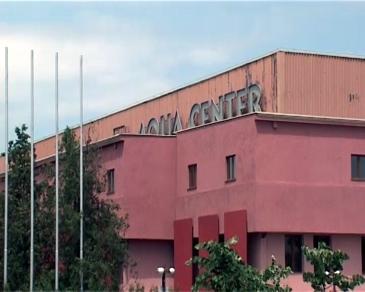 Bazin de înot acoperit, la Buzău