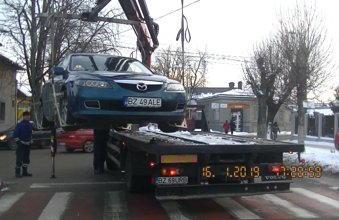 Video| Mașini ridicate, la Buzău