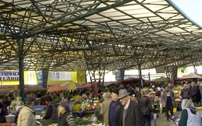 Piețarii buzoieni, nemulțumiți de noile tarife