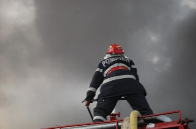 Cămin cultural, mistuit de flăcări. Elevii școlii au fost și ei evacuați