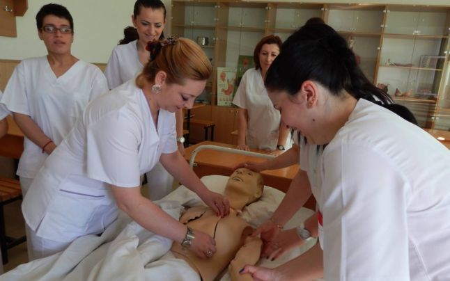 Școli sanitare la control, după scandalurile cu medici falși