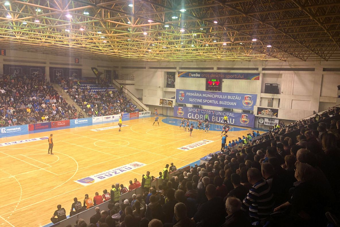 Echipa de handbal a Gloriei, în vrie