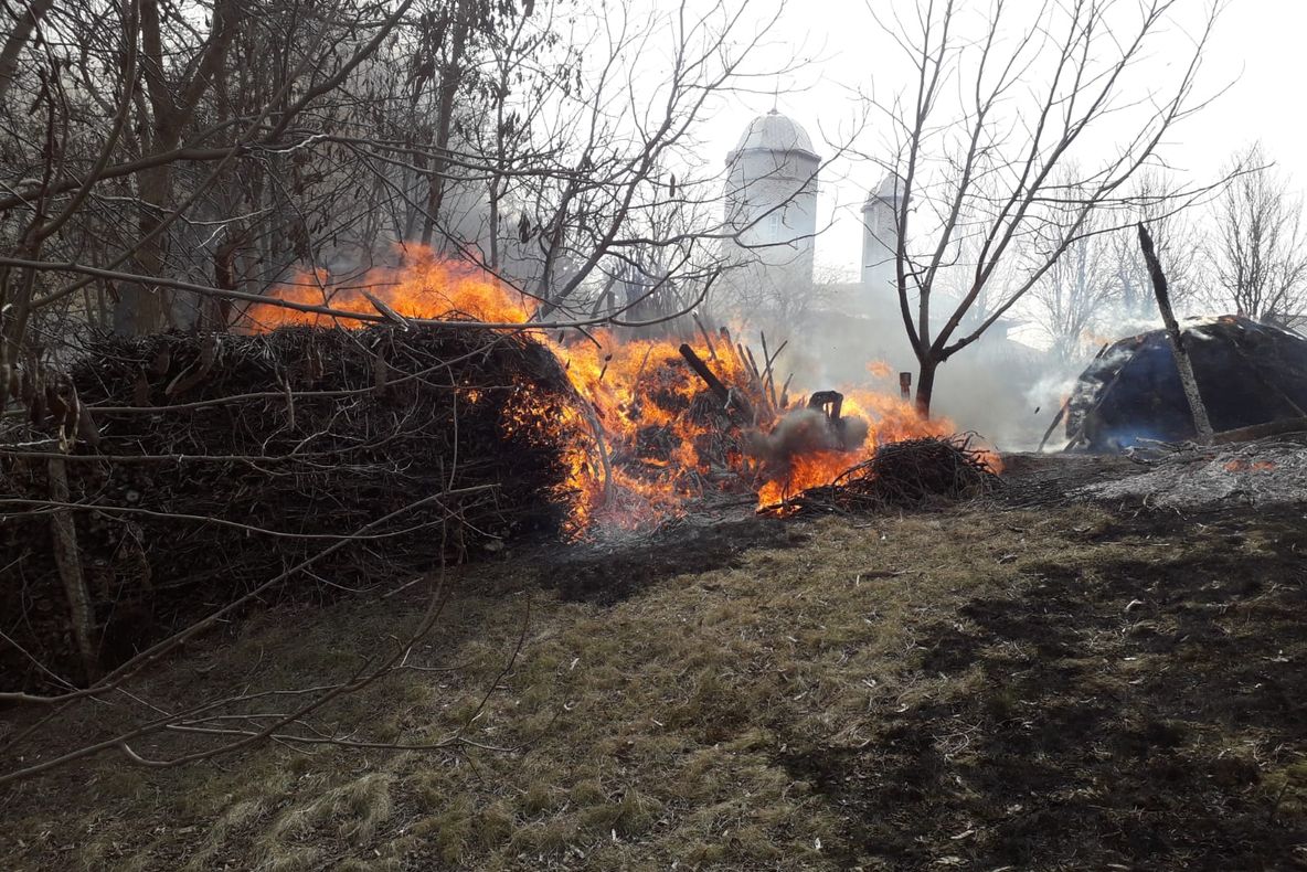 Alarmant! În primele luni ale anului, în județul Buzău au ars 1650 ha de vegetație uscată